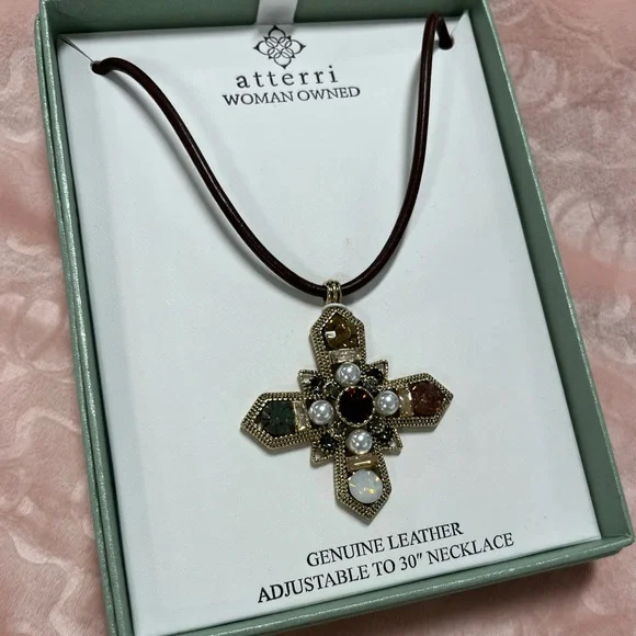 NWT ⚜️🤎⚜️ ATTERRI Genuine Leather Necklace with Jeweled Cross Pendant - Picture 8 of 12